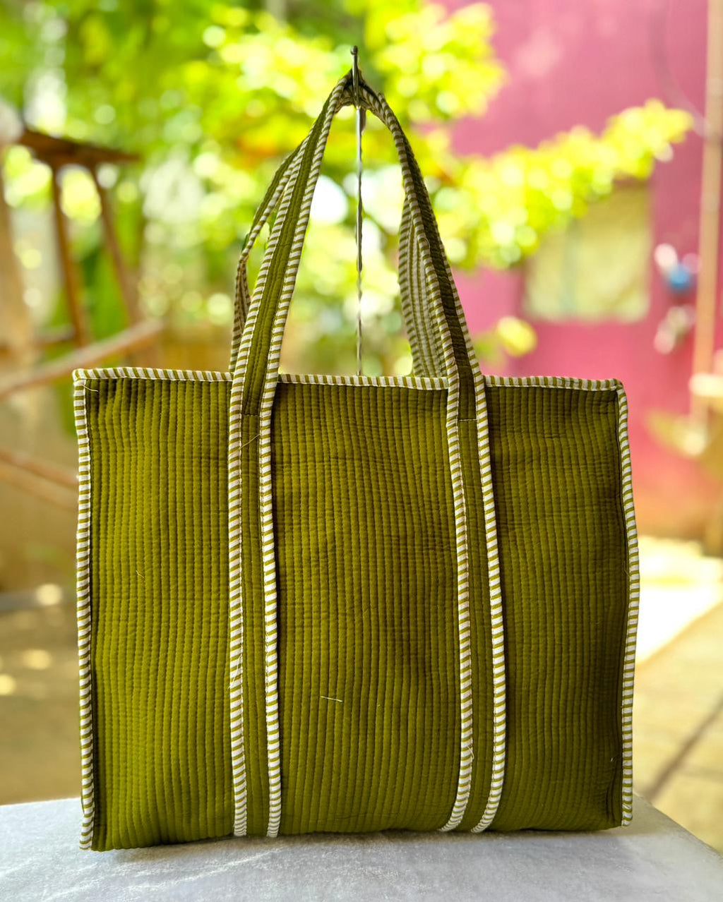 👜 Quilted Tote Bag with Zip Closure