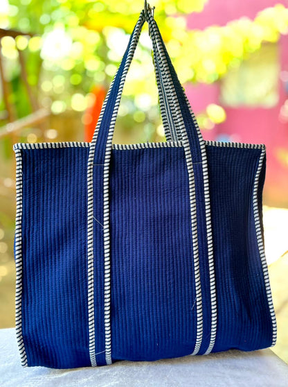👜 Quilted Tote Bag with Zip Closure