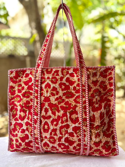 👜 Quilted Tote Bag with Zip Closure