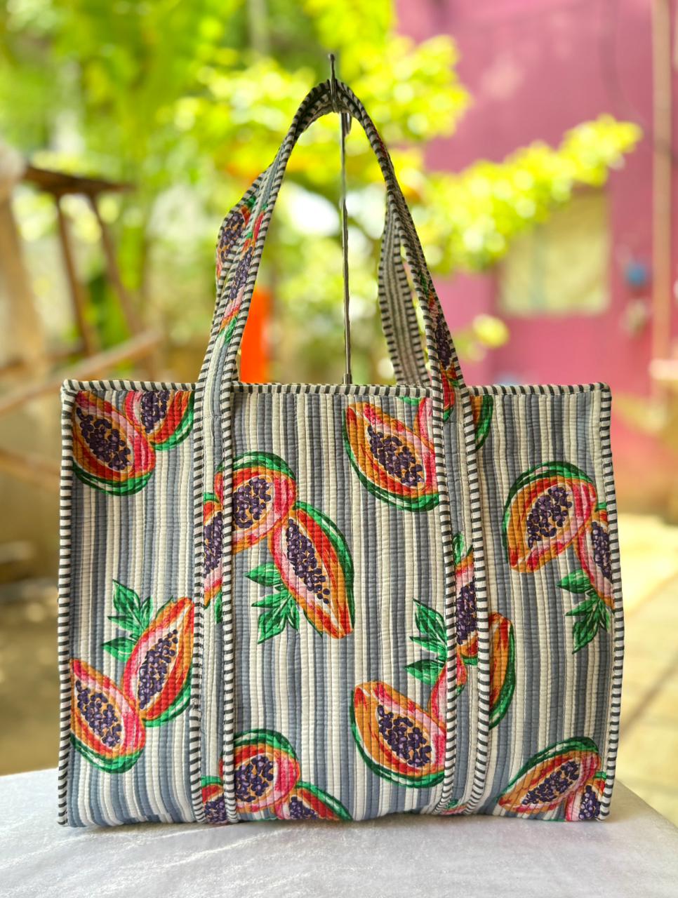 👜 Quilted Tote Bag with Zip Closure