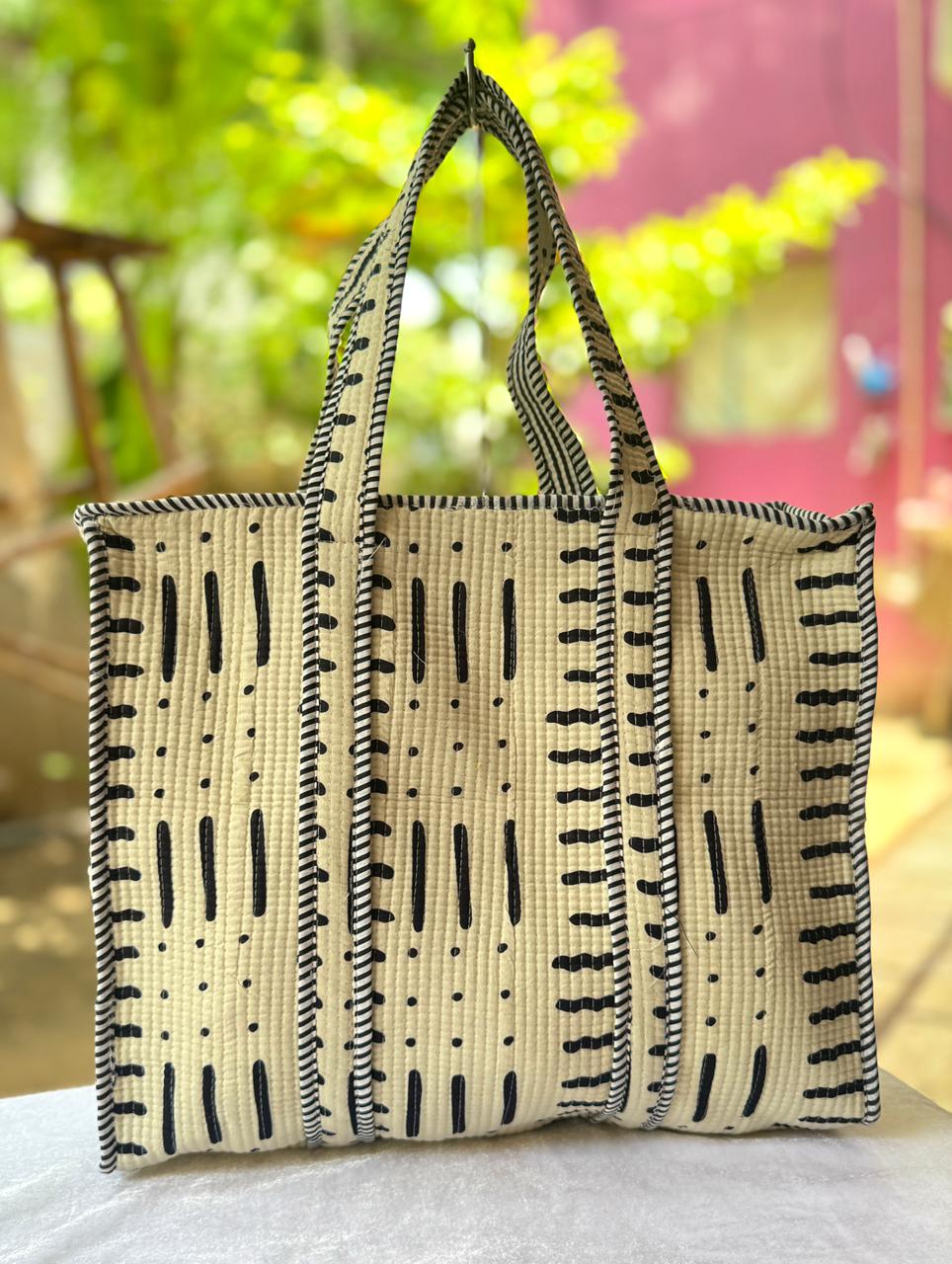 👜 Quilted Tote Bag with Zip Closure