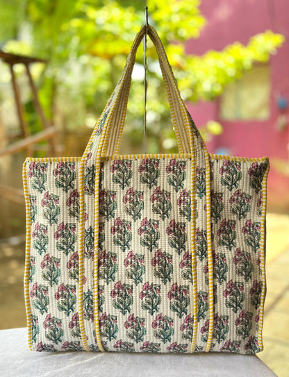 👜 Quilted Tote Bag with Zip Closure