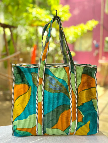 👜 Quilted Tote Bag with Zip Closure