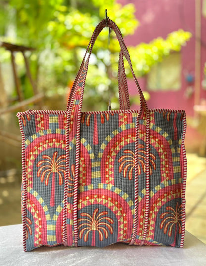 👜 Quilted Tote Bag with Zip Closure