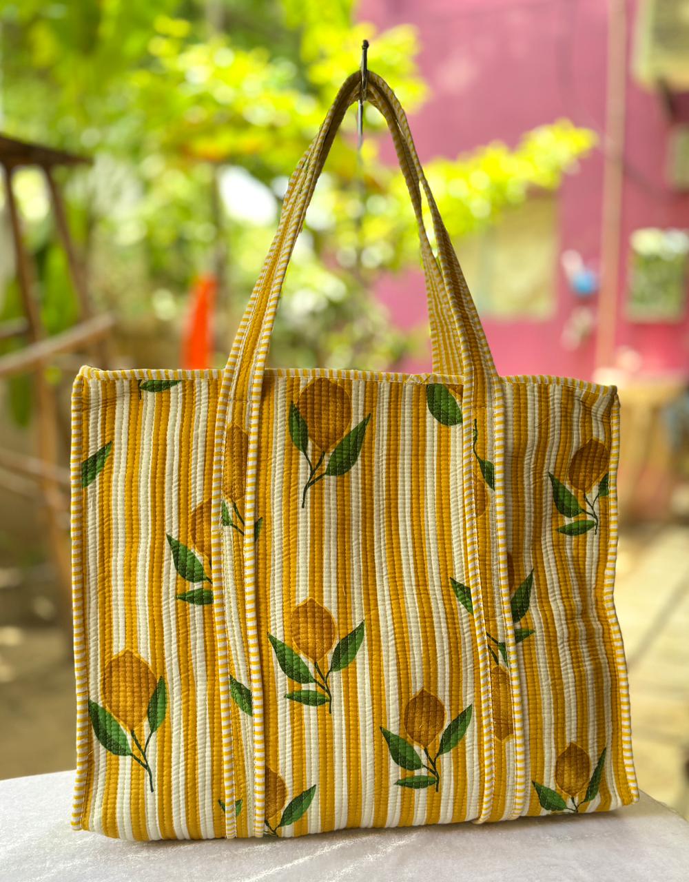 👜 Quilted Tote Bag with Zip Closure