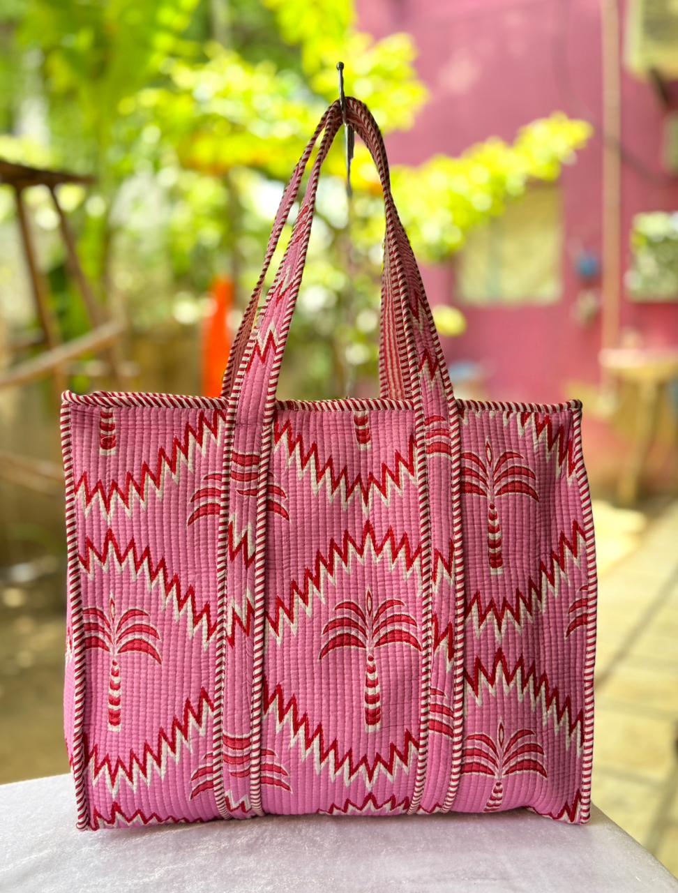 👜 Quilted Tote Bag with Zip Closure